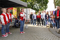 03 OffiziBiwRWHamMarx 2024-09-14  03  Samstags-Tour am 14. September - 1. Katastrophenschutztag in der Duisburger City. Wir durften einen großartigen Tag erleben, der ganz im Zeichen des Ehrenamtes stand. Danach wurde es wieder karnevalistisch, wir besuchten zwei Sommerfeste im Duisburger Norden. Zuerst das gemeinsame Sommerfest von MTV Union Hamborn und dann das Offiziersbiwak bei Rot-Weiss Hamborn- Marxloh. Abschluss war dann auf dem Schlagerbaumfest am Coupe 1900. : DVPJ, Holger II, Phil II., Prinz Karneval, Prinz, Prinzessin Mia I., Hofmarschälle, Page, Pagen, Paginnen, HDK, Duisburg, Karneval, Helau, Tollität, Event, Session 2024, Session 2025, HDK Duisburg, Hauptausschuss, Hauptausschuss Karneval Duisburg, Duisburg ist echt