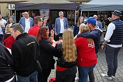 03 OffiziBiwRWHamMarx 2024-09-14  10  Samstags-Tour am 14. September - 1. Katastrophenschutztag in der Duisburger City. Wir durften einen großartigen Tag erleben, der ganz im Zeichen des Ehrenamtes stand. Danach wurde es wieder karnevalistisch, wir besuchten zwei Sommerfeste im Duisburger Norden. Zuerst das gemeinsame Sommerfest von MTV Union Hamborn und dann das Offiziersbiwak bei Rot-Weiss Hamborn- Marxloh. Abschluss war dann auf dem Schlagerbaumfest am Coupe 1900. : DVPJ, Holger II, Phil II., Prinz Karneval, Prinz, Prinzessin Mia I., Hofmarschälle, Page, Pagen, Paginnen, HDK, Duisburg, Karneval, Helau, Tollität, Event, Session 2024, Session 2025, HDK Duisburg, Hauptausschuss, Hauptausschuss Karneval Duisburg, Duisburg ist echt