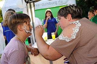 Herbstf MJ 2024-09-21  08  Wir feiern mit - Unter dem Motto „Feiern mit Freunden“  hatten am Samstag dem 21. September die Marxloher-Jecken im Garten des Kirchorts St. Barbara an der Fahrnerstraße zum Herbstfest eingeladen. : DVPJ, Holger II, Phil II., Prinz Karneval, Prinz, Prinzessin Mia I., Hofmarschälle, Page, Pagen, Paginnen, HDK, Duisburg, Karneval, Helau, Tollität, Event, Session 2024, Session 2025, HDK Duisburg, Hauptausschuss, Hauptausschuss Karneval Duisburg, Duisburg ist echt