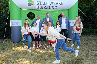 Herbstf MJ 2024-09-21  11  Wir feiern mit - Unter dem Motto „Feiern mit Freunden“  hatten am Samstag dem 21. September die Marxloher-Jecken im Garten des Kirchorts St. Barbara an der Fahrnerstraße zum Herbstfest eingeladen. : DVPJ, Holger II, Phil II., Prinz Karneval, Prinz, Prinzessin Mia I., Hofmarschälle, Page, Pagen, Paginnen, HDK, Duisburg, Karneval, Helau, Tollität, Event, Session 2024, Session 2025, HDK Duisburg, Hauptausschuss, Hauptausschuss Karneval Duisburg, Duisburg ist echt