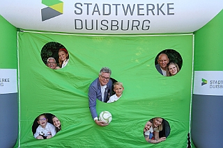 Herbstf MJ 2024-09-21  12  Wir feiern mit - Unter dem Motto „Feiern mit Freunden“  hatten am Samstag dem 21. September die Marxloher-Jecken im Garten des Kirchorts St. Barbara an der Fahrnerstraße zum Herbstfest eingeladen. : DVPJ, Holger II, Phil II., Prinz Karneval, Prinz, Prinzessin Mia I., Hofmarschälle, Page, Pagen, Paginnen, HDK, Duisburg, Karneval, Helau, Tollität, Event, Session 2024, Session 2025, HDK Duisburg, Hauptausschuss, Hauptausschuss Karneval Duisburg, Duisburg ist echt