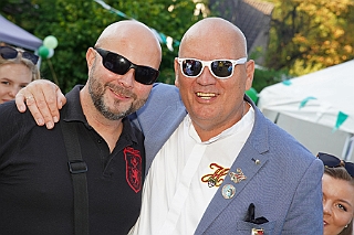 Herbstf MJ 2024-09-21  14  Wir feiern mit - Unter dem Motto „Feiern mit Freunden“  hatten am Samstag dem 21. September die Marxloher-Jecken im Garten des Kirchorts St. Barbara an der Fahrnerstraße zum Herbstfest eingeladen. : DVPJ, Holger II, Phil II., Prinz Karneval, Prinz, Prinzessin Mia I., Hofmarschälle, Page, Pagen, Paginnen, HDK, Duisburg, Karneval, Helau, Tollität, Event, Session 2024, Session 2025, HDK Duisburg, Hauptausschuss, Hauptausschuss Karneval Duisburg, Duisburg ist echt