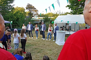 Herbstf MJ 2024-09-21  16  Wir feiern mit - Unter dem Motto „Feiern mit Freunden“  hatten am Samstag dem 21. September die Marxloher-Jecken im Garten des Kirchorts St. Barbara an der Fahrnerstraße zum Herbstfest eingeladen. : DVPJ, Holger II, Phil II., Prinz Karneval, Prinz, Prinzessin Mia I., Hofmarschälle, Page, Pagen, Paginnen, HDK, Duisburg, Karneval, Helau, Tollität, Event, Session 2024, Session 2025, HDK Duisburg, Hauptausschuss, Hauptausschuss Karneval Duisburg, Duisburg ist echt