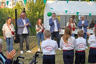 Herbstf MJ 2024-09-21  17  Wir feiern mit - Unter dem Motto „Feiern mit Freunden“  hatten am Samstag dem 21. September die Marxloher-Jecken im Garten des Kirchorts St. Barbara an der Fahrnerstraße zum Herbstfest eingeladen. : DVPJ, Holger II, Phil II., Prinz Karneval, Prinz, Prinzessin Mia I., Hofmarschälle, Page, Pagen, Paginnen, HDK, Duisburg, Karneval, Helau, Tollität, Event, Session 2024, Session 2025, HDK Duisburg, Hauptausschuss, Hauptausschuss Karneval Duisburg, Duisburg ist echt