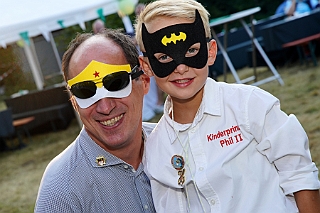 Herbstf MJ 2024-09-21  22  Wir feiern mit - Unter dem Motto „Feiern mit Freunden“  hatten am Samstag dem 21. September die Marxloher-Jecken im Garten des Kirchorts St. Barbara an der Fahrnerstraße zum Herbstfest eingeladen. : DVPJ, Holger II, Phil II., Prinz Karneval, Prinz, Prinzessin Mia I., Hofmarschälle, Page, Pagen, Paginnen, HDK, Duisburg, Karneval, Helau, Tollität, Event, Session 2024, Session 2025, HDK Duisburg, Hauptausschuss, Hauptausschuss Karneval Duisburg, Duisburg ist echt