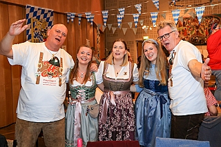 Oktf RW Rhein  2024-09-27 08  Oktoberfest - Rheinhausen  - Wie auch in den letzten Jahren feierte die KG Rot-Weiß Rheinhausen in der Erlöser Kirche ihr Oktoberfest. Mit zünftigen Bier und einigen Schmankerln waren wir mit dabei. : DVPJ, Holger II, Phil II., Prinz Karneval, Prinz, Prinzessin Mia I., Hofmarschälle, Page, Pagen, Paginnen, HDK, Duisburg, Karneval, Helau, Tollität, Event, Session 2024, Session 2025, HDK Duisburg, Hauptausschuss, Hauptausschuss Karneval Duisburg, Duisburg ist echt