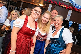 Oktoberf DelfterSt 2024-10-04 01  Narrenzunft Homberg - Sommerfest - Vielen lieben Dank für die Gastfreundschaften auf eurem Sommerfest am 22. Juni auf dem Bauernhof der Familie Hase an der Bruchstraße in Homberg. : DVPJ, Holger II, Phil II., Prinz Karneval, Prinz, Prinzessin Mia I., Hofmarschälle, Page, Pagen, Paginnen, HDK, Duisburg, Karneval, Helau, Tollität, Event, Session 2024, Session 2025, HDK Duisburg, Hauptausschuss, Hauptausschuss Karneval Duisburg, Duisburg ist echt