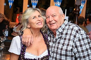 Oktoberf DelfterSt 2024-10-04 04  Narrenzunft Homberg - Sommerfest - Vielen lieben Dank für die Gastfreundschaften auf eurem Sommerfest am 22. Juni auf dem Bauernhof der Familie Hase an der Bruchstraße in Homberg. : DVPJ, Holger II, Phil II., Prinz Karneval, Prinz, Prinzessin Mia I., Hofmarschälle, Page, Pagen, Paginnen, HDK, Duisburg, Karneval, Helau, Tollität, Event, Session 2024, Session 2025, HDK Duisburg, Hauptausschuss, Hauptausschuss Karneval Duisburg, Duisburg ist echt