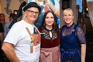 Oktoberf DelfterSt 2024-10-04 08  Narrenzunft Homberg - Sommerfest - Vielen lieben Dank für die Gastfreundschaften auf eurem Sommerfest am 22. Juni auf dem Bauernhof der Familie Hase an der Bruchstraße in Homberg. : DVPJ, Holger II, Phil II., Prinz Karneval, Prinz, Prinzessin Mia I., Hofmarschälle, Page, Pagen, Paginnen, HDK, Duisburg, Karneval, Helau, Tollität, Event, Session 2024, Session 2025, HDK Duisburg, Hauptausschuss, Hauptausschuss Karneval Duisburg, Duisburg ist echt