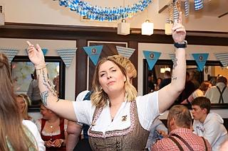 Oktoberf DelfterSt 2024-10-04 09  Narrenzunft Homberg - Sommerfest - Vielen lieben Dank für die Gastfreundschaften auf eurem Sommerfest am 22. Juni auf dem Bauernhof der Familie Hase an der Bruchstraße in Homberg. : DVPJ, Holger II, Phil II., Prinz Karneval, Prinz, Prinzessin Mia I., Hofmarschälle, Page, Pagen, Paginnen, HDK, Duisburg, Karneval, Helau, Tollität, Event, Session 2024, Session 2025, HDK Duisburg, Hauptausschuss, Hauptausschuss Karneval Duisburg, Duisburg ist echt