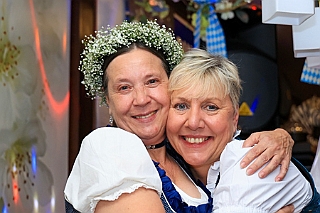 Oktoberf DelfterSt 2024-10-04 10  Narrenzunft Homberg - Sommerfest - Vielen lieben Dank für die Gastfreundschaften auf eurem Sommerfest am 22. Juni auf dem Bauernhof der Familie Hase an der Bruchstraße in Homberg. : DVPJ, Holger II, Phil II., Prinz Karneval, Prinz, Prinzessin Mia I., Hofmarschälle, Page, Pagen, Paginnen, HDK, Duisburg, Karneval, Helau, Tollität, Event, Session 2024, Session 2025, HDK Duisburg, Hauptausschuss, Hauptausschuss Karneval Duisburg, Duisburg ist echt
