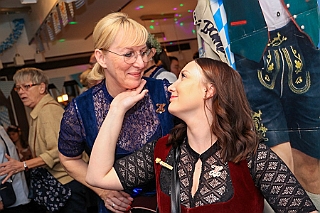 Oktoberf DelfterSt 2024-10-04 14  Narrenzunft Homberg - Sommerfest - Vielen lieben Dank für die Gastfreundschaften auf eurem Sommerfest am 22. Juni auf dem Bauernhof der Familie Hase an der Bruchstraße in Homberg. : DVPJ, Holger II, Phil II., Prinz Karneval, Prinz, Prinzessin Mia I., Hofmarschälle, Page, Pagen, Paginnen, HDK, Duisburg, Karneval, Helau, Tollität, Event, Session 2024, Session 2025, HDK Duisburg, Hauptausschuss, Hauptausschuss Karneval Duisburg, Duisburg ist echt