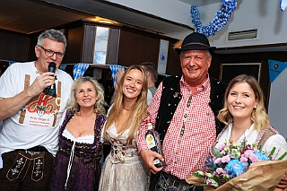 Oktoberf DelfterSt 2024-10-04 15  Narrenzunft Homberg - Sommerfest - Vielen lieben Dank für die Gastfreundschaften auf eurem Sommerfest am 22. Juni auf dem Bauernhof der Familie Hase an der Bruchstraße in Homberg. : DVPJ, Holger II, Phil II., Prinz Karneval, Prinz, Prinzessin Mia I., Hofmarschälle, Page, Pagen, Paginnen, HDK, Duisburg, Karneval, Helau, Tollität, Event, Session 2024, Session 2025, HDK Duisburg, Hauptausschuss, Hauptausschuss Karneval Duisburg, Duisburg ist echt
