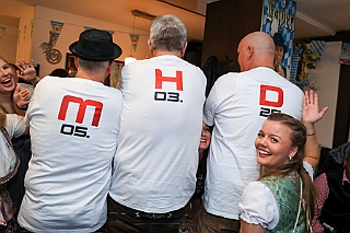 Oktoberf DelfterSt 2024-10-04 19  Narrenzunft Homberg - Sommerfest - Vielen lieben Dank für die Gastfreundschaften auf eurem Sommerfest am 22. Juni auf dem Bauernhof der Familie Hase an der Bruchstraße in Homberg. : DVPJ, Holger II, Phil II., Prinz Karneval, Prinz, Prinzessin Mia I., Hofmarschälle, Page, Pagen, Paginnen, HDK, Duisburg, Karneval, Helau, Tollität, Event, Session 2024, Session 2025, HDK Duisburg, Hauptausschuss, Hauptausschuss Karneval Duisburg, Duisburg ist echt