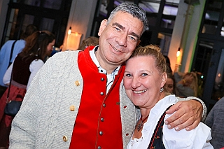 01 Oktoberf Lions 2024-10-05 01  Oktoberfest -Tour, die Dritte - Samstag der 5. Oktober. Unsere Station war das 2. „Lions“ Oktoberfest  des Lions Hilfswerk Duisburg-Concordia in der Location „kalt.weiss.trocken.“ Danach ging es noch ins „BUDDY`S“, der Eventlocation mit Oldtimer.Flair. : DVPJ, Holger II, Phil II., Prinz Karneval, Prinz, Prinzessin Mia I., Hofmarschälle, Page, Pagen, Paginnen, HDK, Duisburg, Karneval, Helau, Tollität, Event, Session 2024, Session 2025, HDK Duisburg, Hauptausschuss, Hauptausschuss Karneval Duisburg, Duisburg ist echt