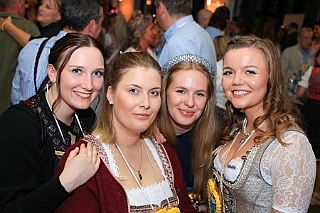 01 Oktoberf Lions 2024-10-05 06  Oktoberfest -Tour, die Dritte - Samstag der 5. Oktober. Unsere Station war das 2. „Lions“ Oktoberfest  des Lions Hilfswerk Duisburg-Concordia in der Location „kalt.weiss.trocken.“ Danach ging es noch ins „BUDDY`S“, der Eventlocation mit Oldtimer.Flair. : DVPJ, Holger II, Phil II., Prinz Karneval, Prinz, Prinzessin Mia I., Hofmarschälle, Page, Pagen, Paginnen, HDK, Duisburg, Karneval, Helau, Tollität, Event, Session 2024, Session 2025, HDK Duisburg, Hauptausschuss, Hauptausschuss Karneval Duisburg, Duisburg ist echt