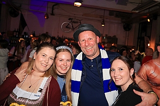 01 Oktoberf Lions 2024-10-05 09  Oktoberfest -Tour, die Dritte - Samstag der 5. Oktober. Unsere Station war das 2. „Lions“ Oktoberfest  des Lions Hilfswerk Duisburg-Concordia in der Location „kalt.weiss.trocken.“ Danach ging es noch ins „BUDDY`S“, der Eventlocation mit Oldtimer.Flair. : DVPJ, Holger II, Phil II., Prinz Karneval, Prinz, Prinzessin Mia I., Hofmarschälle, Page, Pagen, Paginnen, HDK, Duisburg, Karneval, Helau, Tollität, Event, Session 2024, Session 2025, HDK Duisburg, Hauptausschuss, Hauptausschuss Karneval Duisburg, Duisburg ist echt