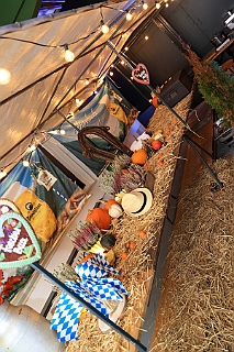 02 Oktoberf BUDDYS 2024-10-05 03  Oktoberfest -Tour, die Dritte - Samstag der 5. Oktober. Unsere Station war das 2. „Lions“ Oktoberfest  des Lions Hilfswerk Duisburg-Concordia in der Location „kalt.weiss.trocken.“ Danach ging es noch ins „BUDDY`S“, der Eventlocation mit Oldtimer.Flair. : DVPJ, Holger II, Phil II., Prinz Karneval, Prinz, Prinzessin Mia I., Hofmarschälle, Page, Pagen, Paginnen, HDK, Duisburg, Karneval, Helau, Tollität, Event, Session 2024, Session 2025, HDK Duisburg, Hauptausschuss, Hauptausschuss Karneval Duisburg, Duisburg ist echt