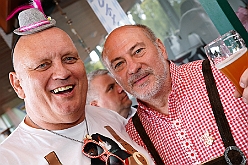 Koenigreich Duissern 2024-10-06 36  Gaudi beim Frühschoppen - „O`zapft is“ morgens um 11 Uhr in die Tennis Gaststätte des DSC Preussen aus der Futterstraße. Die KG Königreich Duissern hatte zum Wies`n Frühschoppen geladen. : DVPJ, Holger II, Phil II., Prinz Karneval, Prinz, Prinzessin Mia I., Hofmarschälle, Page, Pagen, Paginnen, HDK, Duisburg, Karneval, Helau, Tollität, Event, Session 2024, Session 2025, HDK Duisburg, Hauptausschuss, Hauptausschuss Karneval Duisburg, Duisburg ist echt