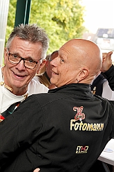 Koenigreich Duissern 2024-10-06 39  Gaudi beim Frühschoppen - „O`zapft is“ morgens um 11 Uhr in die Tennis Gaststätte des DSC Preussen aus der Futterstraße. Die KG Königreich Duissern hatte zum Wies`n Frühschoppen geladen. : DVPJ, Holger II, Phil II., Prinz Karneval, Prinz, Prinzessin Mia I., Hofmarschälle, Page, Pagen, Paginnen, HDK, Duisburg, Karneval, Helau, Tollität, Event, Session 2024, Session 2025, HDK Duisburg, Hauptausschuss, Hauptausschuss Karneval Duisburg, Duisburg ist echt