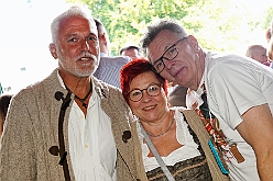 Koenigreich Duissern 2024-10-06 44  Gaudi beim Frühschoppen - „O`zapft is“ morgens um 11 Uhr in die Tennis Gaststätte des DSC Preussen aus der Futterstraße. Die KG Königreich Duissern hatte zum Wies`n Frühschoppen geladen. : DVPJ, Holger II, Phil II., Prinz Karneval, Prinz, Prinzessin Mia I., Hofmarschälle, Page, Pagen, Paginnen, HDK, Duisburg, Karneval, Helau, Tollität, Event, Session 2024, Session 2025, HDK Duisburg, Hauptausschuss, Hauptausschuss Karneval Duisburg, Duisburg ist echt