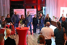 IntercityHotel 2024-10-25 06  Gemütlich im IntercityHotel - Der „Abend mit der Prinzencrew“  in der zukünftigen Hofburg. Ins IntercityHotel hatte am Freitag 25. Oktober Sponsoren und Freunde eingeladen. : DVPJ, Holger II, Phil II., Prinz Karneval, Prinz, Prinzessin Mia I., Hofmarschälle, Page, Pagen, Paginnen, HDK, Duisburg, Karneval, Helau, Tollität, Event, Session 2024, Session 2025, HDK Duisburg, Hauptausschuss, Hauptausschuss Karneval Duisburg, Duisburg ist echt