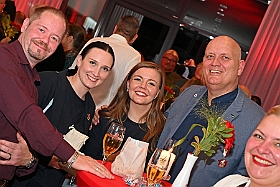 IntercityHotel 2024-10-25 29  Gemütlich im IntercityHotel - Der „Abend mit der Prinzencrew“  in der zukünftigen Hofburg. Ins IntercityHotel hatte am Freitag 25. Oktober Sponsoren und Freunde eingeladen. : DVPJ, Holger II, Phil II., Prinz Karneval, Prinz, Prinzessin Mia I., Hofmarschälle, Page, Pagen, Paginnen, HDK, Duisburg, Karneval, Helau, Tollität, Event, Session 2024, Session 2025, HDK Duisburg, Hauptausschuss, Hauptausschuss Karneval Duisburg, Duisburg ist echt