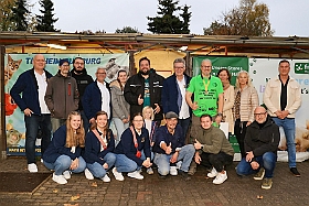 Tierheim 2024-10-30 01  Klaus läuft und wir werden Pate - Klaus hat am Samstag dem 31. August am Mammutmarsch teilgenommen. Die Spende die er „Ermarschierte“ übergab er am 30 .Oktober dem Duisburger Tierheim. An diesem Tag war auch der Startschuss für ein Tierpatenschaft im Tierheim. : DVPJ, Holger II, Phil II., Prinz Karneval, Prinz, Prinzessin Mia I., Hofmarschälle, Page, Pagen, Paginnen, HDK, Duisburg, Karneval, Helau, Tollität, Event, Session 2024, Session 2025, HDK Duisburg, Hauptausschuss, Hauptausschuss Karneval Duisburg, Duisburg ist echt