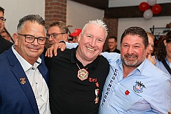 01 PrinzengSerm 2024-11-02 05  Tour-Samstag 2. November - -Zuerst gehts zur südlichsten KG nach Sera. Deren Prinzengarde feiert ihr 70. jähriges Jubiläum. Danach zum Uniformappell der Stadtgarde, Mirko ist dort Schatzmeister. „Ein bisschen Spaß muss sein“, unter diesem Motto fahren wir nach Meiderich ins „BUDDY´S“. Karaoke zum Ausklang des langen Abends. : DVPJ, Holger II, Phil II., Prinz Karneval, Prinz, Prinzessin Mia I., Hofmarschälle, Page, Pagen, Paginnen, HDK, Duisburg, Karneval, Helau, Tollität, Event, Session 2024, Session 2025, HDK Duisburg, Hauptausschuss, Hauptausschuss Karneval Duisburg, Duisburg ist echt
