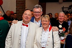01 PrinzengSerm 2024-11-02 07  Tour-Samstag 2. November - -Zuerst gehts zur südlichsten KG nach Sera. Deren Prinzengarde feiert ihr 70. jähriges Jubiläum. Danach zum Uniformappell der Stadtgarde, Mirko ist dort Schatzmeister. „Ein bisschen Spaß muss sein“, unter diesem Motto fahren wir nach Meiderich ins „BUDDY´S“. Karaoke zum Ausklang des langen Abends. : DVPJ, Holger II, Phil II., Prinz Karneval, Prinz, Prinzessin Mia I., Hofmarschälle, Page, Pagen, Paginnen, HDK, Duisburg, Karneval, Helau, Tollität, Event, Session 2024, Session 2025, HDK Duisburg, Hauptausschuss, Hauptausschuss Karneval Duisburg, Duisburg ist echt