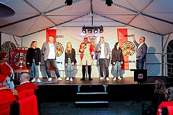 02 UnformaStadtg 2024-11-02 03  Tour-Samstag 2. November - -Zuerst gehts zur südlichsten KG nach Sera. Deren Prinzengarde feiert ihr 70. jähriges Jubiläum. Danach zum Uniformappell der Stadtgarde, Mirko ist dort Schatzmeister. „Ein bisschen Spaß muss sein“, unter diesem Motto fahren wir nach Meiderich ins „BUDDY´S“. Karaoke zum Ausklang des langen Abends. : DVPJ, Holger II, Phil II., Prinz Karneval, Prinz, Prinzessin Mia I., Hofmarschälle, Page, Pagen, Paginnen, HDK, Duisburg, Karneval, Helau, Tollität, Event, Session 2024, Session 2025, HDK Duisburg, Hauptausschuss, Hauptausschuss Karneval Duisburg, Duisburg ist echt