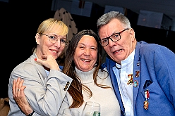 03 KarokeBuddys 2024-11-02 02  Tour-Samstag 2. November - -Zuerst gehts zur südlichsten KG nach Sera. Deren Prinzengarde feiert ihr 70. jähriges Jubiläum. Danach zum Uniformappell der Stadtgarde, Mirko ist dort Schatzmeister. „Ein bisschen Spaß muss sein“, unter diesem Motto fahren wir nach Meiderich ins „BUDDY´S“. Karaoke zum Ausklang des langen Abends. : DVPJ, Holger II, Phil II., Prinz Karneval, Prinz, Prinzessin Mia I., Hofmarschälle, Page, Pagen, Paginnen, HDK, Duisburg, Karneval, Helau, Tollität, Event, Session 2024, Session 2025, HDK Duisburg, Hauptausschuss, Hauptausschuss Karneval Duisburg, Duisburg ist echt