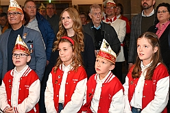 Rathausempfang 2024-11-08 08  Stadtoberhaupt empfängt des. Stadtprinz - Freitag, 8. November,  empfing OB Sören Link se. des. Tollität Holger II. samt Gefolge und die Kinderprinzencrew im Rathaus. Einen Eintrag ins goldene Buch der Stadt rundete den Besuch ab. : DVPJ, Holger II, Phil II., Prinz Karneval, Prinz, Prinzessin Mia I., Hofmarschälle, Page, Pagen, Paginnen, HDK, Duisburg, Karneval, Helau, Tollität, Event, Session 2024, Session 2025, HDK Duisburg, Hauptausschuss, Hauptausschuss Karneval Duisburg, Duisburg ist echt