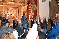 Rathausempfang 2024-11-08 11  Stadtoberhaupt empfängt des. Stadtprinz - Freitag, 8. November,  empfing OB Sören Link se. des. Tollität Holger II. samt Gefolge und die Kinderprinzencrew im Rathaus. Einen Eintrag ins goldene Buch der Stadt rundete den Besuch ab. : DVPJ, Holger II, Phil II., Prinz Karneval, Prinz, Prinzessin Mia I., Hofmarschälle, Page, Pagen, Paginnen, HDK, Duisburg, Karneval, Helau, Tollität, Event, Session 2024, Session 2025, HDK Duisburg, Hauptausschuss, Hauptausschuss Karneval Duisburg, Duisburg ist echt