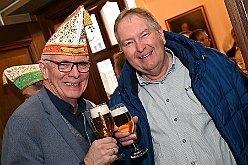 Rathausempfang 2024-11-08 19  Stadtoberhaupt empfängt des. Stadtprinz - Freitag, 8. November,  empfing OB Sören Link se. des. Tollität Holger II. samt Gefolge und die Kinderprinzencrew im Rathaus. Einen Eintrag ins goldene Buch der Stadt rundete den Besuch ab. : DVPJ, Holger II, Phil II., Prinz Karneval, Prinz, Prinzessin Mia I., Hofmarschälle, Page, Pagen, Paginnen, HDK, Duisburg, Karneval, Helau, Tollität, Event, Session 2024, Session 2025, HDK Duisburg, Hauptausschuss, Hauptausschuss Karneval Duisburg, Duisburg ist echt