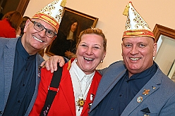 Rathausempfang 2024-11-08 21  Stadtoberhaupt empfängt des. Stadtprinz - Freitag, 8. November,  empfing OB Sören Link se. des. Tollität Holger II. samt Gefolge und die Kinderprinzencrew im Rathaus. Einen Eintrag ins goldene Buch der Stadt rundete den Besuch ab. : DVPJ, Holger II, Phil II., Prinz Karneval, Prinz, Prinzessin Mia I., Hofmarschälle, Page, Pagen, Paginnen, HDK, Duisburg, Karneval, Helau, Tollität, Event, Session 2024, Session 2025, HDK Duisburg, Hauptausschuss, Hauptausschuss Karneval Duisburg, Duisburg ist echt