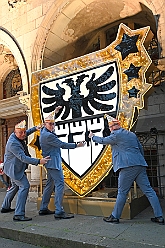 Rathausempfang 2024-11-08 31  Stadtoberhaupt empfängt des. Stadtprinz - Freitag, 8. November,  empfing OB Sören Link se. des. Tollität Holger II. samt Gefolge und die Kinderprinzencrew im Rathaus. Einen Eintrag ins goldene Buch der Stadt rundete den Besuch ab. : DVPJ, Holger II, Phil II., Prinz Karneval, Prinz, Prinzessin Mia I., Hofmarschälle, Page, Pagen, Paginnen, HDK, Duisburg, Karneval, Helau, Tollität, Event, Session 2024, Session 2025, HDK Duisburg, Hauptausschuss, Hauptausschuss Karneval Duisburg, Duisburg ist echt