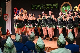 02 HoppeNarrenz 2024-11-08 02  Hoppeditzerwachen im Westen - Nach dem Besuch im Rathaus ging es weiter in den Westen. Hoppesditzerwachen bei Rot-Weiß Rheinhausen. Einmal auf der anderen Rheinseite, fuhren wir danach zur Narrenzunft nach Homberg. : DVPJ, Holger II, Phil II., Prinz Karneval, Prinz, Prinzessin Mia I., Hofmarschälle, Page, Pagen, Paginnen, HDK, Duisburg, Karneval, Helau, Tollität, Event, Session 2024, Session 2025, HDK Duisburg, Hauptausschuss, Hauptausschuss Karneval Duisburg, Duisburg ist echt