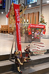 AuftaktNord 2024-11-08 01  Alle unter einer Kappe - die Nordvereine - Begonnen hat der Tag mit der karnevalistischen Messe in der Abteikirche in Duisburg Hamborn. Von dort zogen wir mit den geladen Vereinen zum Rathaus. Wir begleiteten das bunte Programm mit unserer Vorstellung zusammen mit der Kinderprinzencrew. : DVPJ, Holger II, Phil II., Prinz Karneval, Prinz, Prinzessin Mia I., Hofmarschälle, Page, Pagen, Paginnen, HDK, Duisburg, Karneval, Helau, Tollität, Event, Session 2024, Session 2025, HDK Duisburg, Hauptausschuss, Hauptausschuss Karneval Duisburg, Duisburg ist echt
