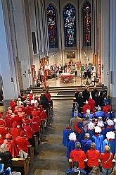 AuftaktNord 2024-11-08 03  Alle unter einer Kappe - die Nordvereine - Begonnen hat der Tag mit der karnevalistischen Messe in der Abteikirche in Duisburg Hamborn. Von dort zogen wir mit den geladen Vereinen zum Rathaus. Wir begleiteten das bunte Programm mit unserer Vorstellung zusammen mit der Kinderprinzencrew. : DVPJ, Holger II, Phil II., Prinz Karneval, Prinz, Prinzessin Mia I., Hofmarschälle, Page, Pagen, Paginnen, HDK, Duisburg, Karneval, Helau, Tollität, Event, Session 2024, Session 2025, HDK Duisburg, Hauptausschuss, Hauptausschuss Karneval Duisburg, Duisburg ist echt