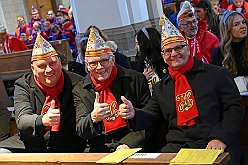 AuftaktNord 2024-11-08 04  Alle unter einer Kappe - die Nordvereine - Begonnen hat der Tag mit der karnevalistischen Messe in der Abteikirche in Duisburg Hamborn. Von dort zogen wir mit den geladen Vereinen zum Rathaus. Wir begleiteten das bunte Programm mit unserer Vorstellung zusammen mit der Kinderprinzencrew. : DVPJ, Holger II, Phil II., Prinz Karneval, Prinz, Prinzessin Mia I., Hofmarschälle, Page, Pagen, Paginnen, HDK, Duisburg, Karneval, Helau, Tollität, Event, Session 2024, Session 2025, HDK Duisburg, Hauptausschuss, Hauptausschuss Karneval Duisburg, Duisburg ist echt