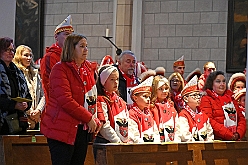 AuftaktNord 2024-11-08 06  Alle unter einer Kappe - die Nordvereine - Begonnen hat der Tag mit der karnevalistischen Messe in der Abteikirche in Duisburg Hamborn. Von dort zogen wir mit den geladen Vereinen zum Rathaus. Wir begleiteten das bunte Programm mit unserer Vorstellung zusammen mit der Kinderprinzencrew. : DVPJ, Holger II, Phil II., Prinz Karneval, Prinz, Prinzessin Mia I., Hofmarschälle, Page, Pagen, Paginnen, HDK, Duisburg, Karneval, Helau, Tollität, Event, Session 2024, Session 2025, HDK Duisburg, Hauptausschuss, Hauptausschuss Karneval Duisburg, Duisburg ist echt