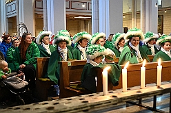 AuftaktNord 2024-11-08 08  Alle unter einer Kappe - die Nordvereine - Begonnen hat der Tag mit der karnevalistischen Messe in der Abteikirche in Duisburg Hamborn. Von dort zogen wir mit den geladen Vereinen zum Rathaus. Wir begleiteten das bunte Programm mit unserer Vorstellung zusammen mit der Kinderprinzencrew. : DVPJ, Holger II, Phil II., Prinz Karneval, Prinz, Prinzessin Mia I., Hofmarschälle, Page, Pagen, Paginnen, HDK, Duisburg, Karneval, Helau, Tollität, Event, Session 2024, Session 2025, HDK Duisburg, Hauptausschuss, Hauptausschuss Karneval Duisburg, Duisburg ist echt