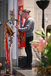 AuftaktNord 2024-11-08 09  Alle unter einer Kappe - die Nordvereine - Begonnen hat der Tag mit der karnevalistischen Messe in der Abteikirche in Duisburg Hamborn. Von dort zogen wir mit den geladen Vereinen zum Rathaus. Wir begleiteten das bunte Programm mit unserer Vorstellung zusammen mit der Kinderprinzencrew. : DVPJ, Holger II, Phil II., Prinz Karneval, Prinz, Prinzessin Mia I., Hofmarschälle, Page, Pagen, Paginnen, HDK, Duisburg, Karneval, Helau, Tollität, Event, Session 2024, Session 2025, HDK Duisburg, Hauptausschuss, Hauptausschuss Karneval Duisburg, Duisburg ist echt