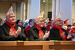 AuftaktNord 2024-11-08 10  Alle unter einer Kappe - die Nordvereine - Begonnen hat der Tag mit der karnevalistischen Messe in der Abteikirche in Duisburg Hamborn. Von dort zogen wir mit den geladen Vereinen zum Rathaus. Wir begleiteten das bunte Programm mit unserer Vorstellung zusammen mit der Kinderprinzencrew. : DVPJ, Holger II, Phil II., Prinz Karneval, Prinz, Prinzessin Mia I., Hofmarschälle, Page, Pagen, Paginnen, HDK, Duisburg, Karneval, Helau, Tollität, Event, Session 2024, Session 2025, HDK Duisburg, Hauptausschuss, Hauptausschuss Karneval Duisburg, Duisburg ist echt