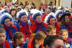 AuftaktNord 2024-11-08 12  Alle unter einer Kappe - die Nordvereine - Begonnen hat der Tag mit der karnevalistischen Messe in der Abteikirche in Duisburg Hamborn. Von dort zogen wir mit den geladen Vereinen zum Rathaus. Wir begleiteten das bunte Programm mit unserer Vorstellung zusammen mit der Kinderprinzencrew. : DVPJ, Holger II, Phil II., Prinz Karneval, Prinz, Prinzessin Mia I., Hofmarschälle, Page, Pagen, Paginnen, HDK, Duisburg, Karneval, Helau, Tollität, Event, Session 2024, Session 2025, HDK Duisburg, Hauptausschuss, Hauptausschuss Karneval Duisburg, Duisburg ist echt