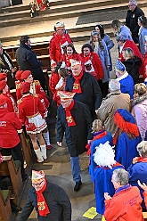 AuftaktNord 2024-11-08 14  Alle unter einer Kappe - die Nordvereine - Begonnen hat der Tag mit der karnevalistischen Messe in der Abteikirche in Duisburg Hamborn. Von dort zogen wir mit den geladen Vereinen zum Rathaus. Wir begleiteten das bunte Programm mit unserer Vorstellung zusammen mit der Kinderprinzencrew. : DVPJ, Holger II, Phil II., Prinz Karneval, Prinz, Prinzessin Mia I., Hofmarschälle, Page, Pagen, Paginnen, HDK, Duisburg, Karneval, Helau, Tollität, Event, Session 2024, Session 2025, HDK Duisburg, Hauptausschuss, Hauptausschuss Karneval Duisburg, Duisburg ist echt