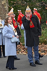 AuftaktNord 2024-11-08 17  Alle unter einer Kappe - die Nordvereine - Begonnen hat der Tag mit der karnevalistischen Messe in der Abteikirche in Duisburg Hamborn. Von dort zogen wir mit den geladen Vereinen zum Rathaus. Wir begleiteten das bunte Programm mit unserer Vorstellung zusammen mit der Kinderprinzencrew. : DVPJ, Holger II, Phil II., Prinz Karneval, Prinz, Prinzessin Mia I., Hofmarschälle, Page, Pagen, Paginnen, HDK, Duisburg, Karneval, Helau, Tollität, Event, Session 2024, Session 2025, HDK Duisburg, Hauptausschuss, Hauptausschuss Karneval Duisburg, Duisburg ist echt