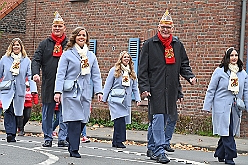AuftaktNord 2024-11-08 22  Alle unter einer Kappe - die Nordvereine - Begonnen hat der Tag mit der karnevalistischen Messe in der Abteikirche in Duisburg Hamborn. Von dort zogen wir mit den geladen Vereinen zum Rathaus. Wir begleiteten das bunte Programm mit unserer Vorstellung zusammen mit der Kinderprinzencrew. : DVPJ, Holger II, Phil II., Prinz Karneval, Prinz, Prinzessin Mia I., Hofmarschälle, Page, Pagen, Paginnen, HDK, Duisburg, Karneval, Helau, Tollität, Event, Session 2024, Session 2025, HDK Duisburg, Hauptausschuss, Hauptausschuss Karneval Duisburg, Duisburg ist echt