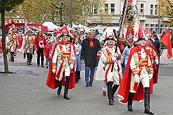 AuftaktNord 2024-11-08 28  Alle unter einer Kappe - die Nordvereine - Begonnen hat der Tag mit der karnevalistischen Messe in der Abteikirche in Duisburg Hamborn. Von dort zogen wir mit den geladen Vereinen zum Rathaus. Wir begleiteten das bunte Programm mit unserer Vorstellung zusammen mit der Kinderprinzencrew. : DVPJ, Holger II, Phil II., Prinz Karneval, Prinz, Prinzessin Mia I., Hofmarschälle, Page, Pagen, Paginnen, HDK, Duisburg, Karneval, Helau, Tollität, Event, Session 2024, Session 2025, HDK Duisburg, Hauptausschuss, Hauptausschuss Karneval Duisburg, Duisburg ist echt